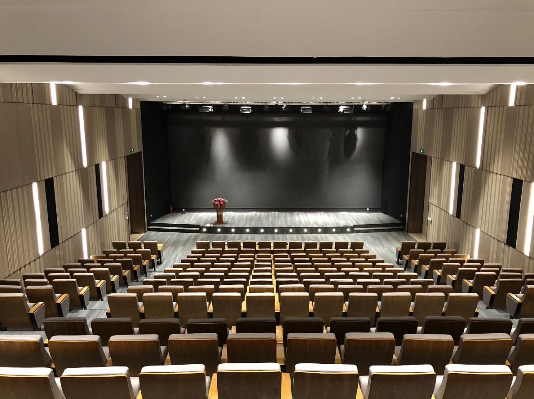 会议中心案例长隆总部大厦一楼报告厅