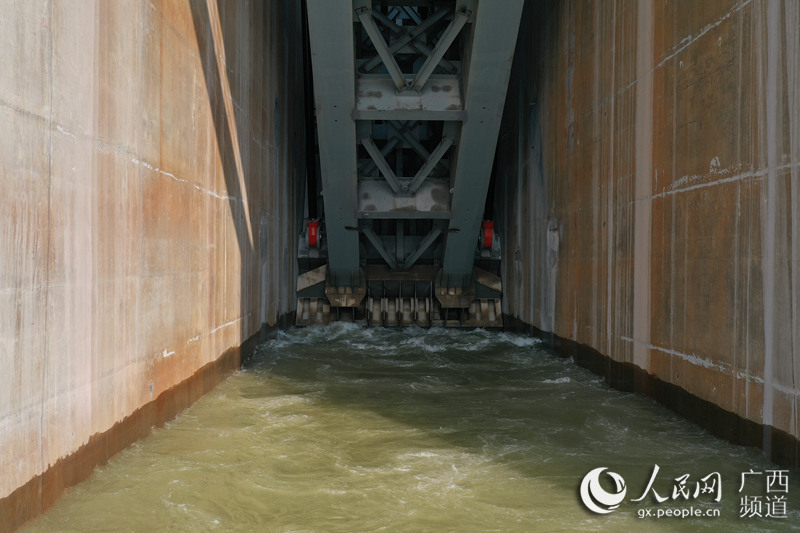 大藤峡水利枢纽工程正式下闸蓄水