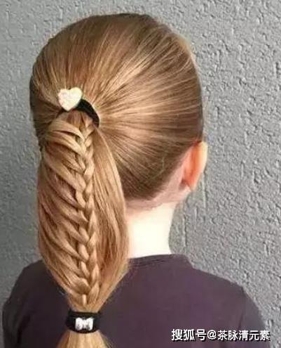 女孩简单绑头发的发型图片