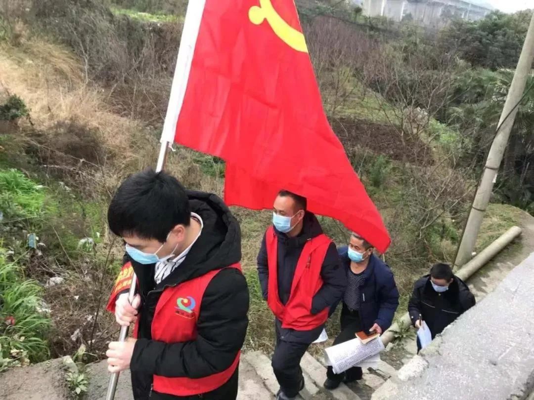 和陈安怀一样践行誓言的还有老兵王大刚,前段时间我市城区出租车停运