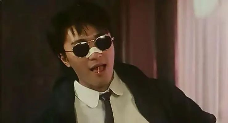 26岁出演自己的电影处女作《捕风汉子》,之后只花了两年的时间便在