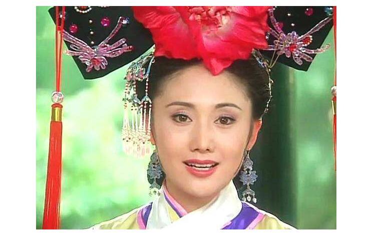 令妃扮演者近照流出,气质好状态佳,老公是教授,女儿颜值超高 _赵丽娟