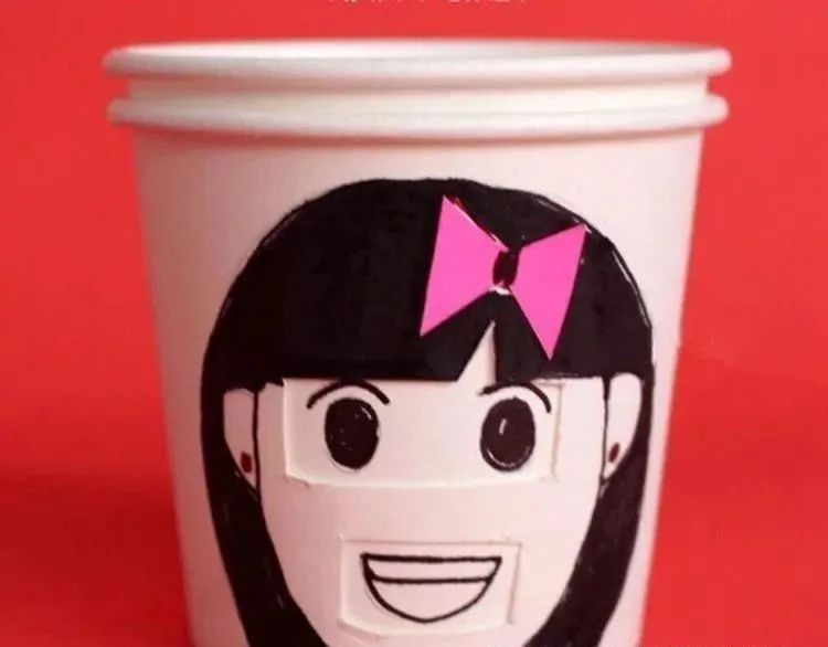 跳跃能力,分合跳可以锻炼幼儿的协调性,游戏材料:地雷若干(可选用纸杯