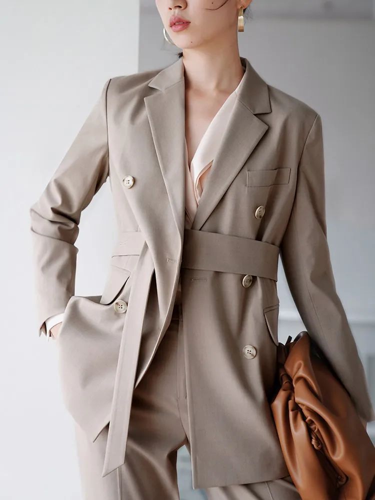 42岁陈数出演女高管职场穿搭跟她学就对了