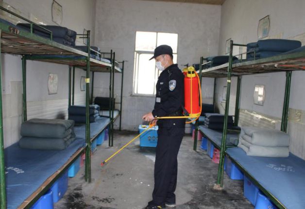 岳阳监狱3位普通警察的日常看监狱人的平凡坚守依法战疫文明执法