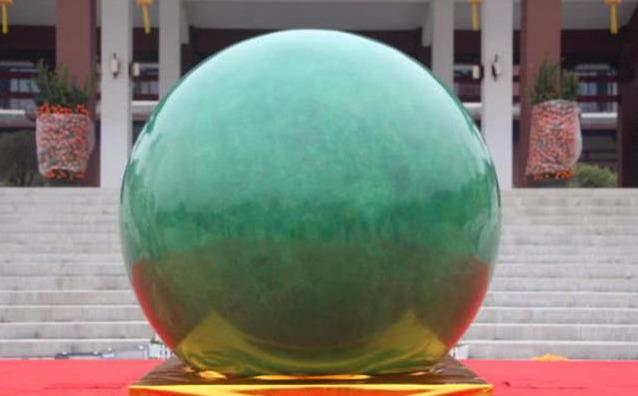 陕西男子曾挖到巨型夜明珠重6吨价值26亿如今卖掉了吗