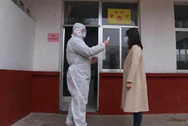 日照市東港區(qū)第三小學(xué)開展新冠肺炎疫情防控演練(圖16)