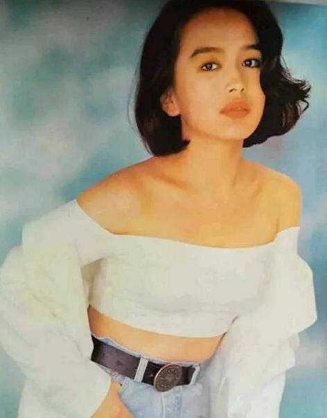 52岁陈加玲18岁出道曾被渣男骗爱6年如今身价过亿