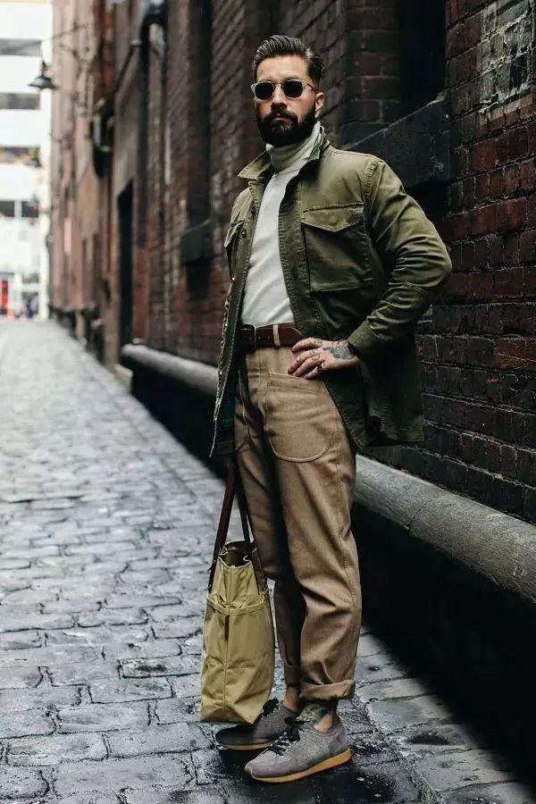 当然也有典雅的北欧风情,极简的高领毛衣配合m65也是一种独特的服饰