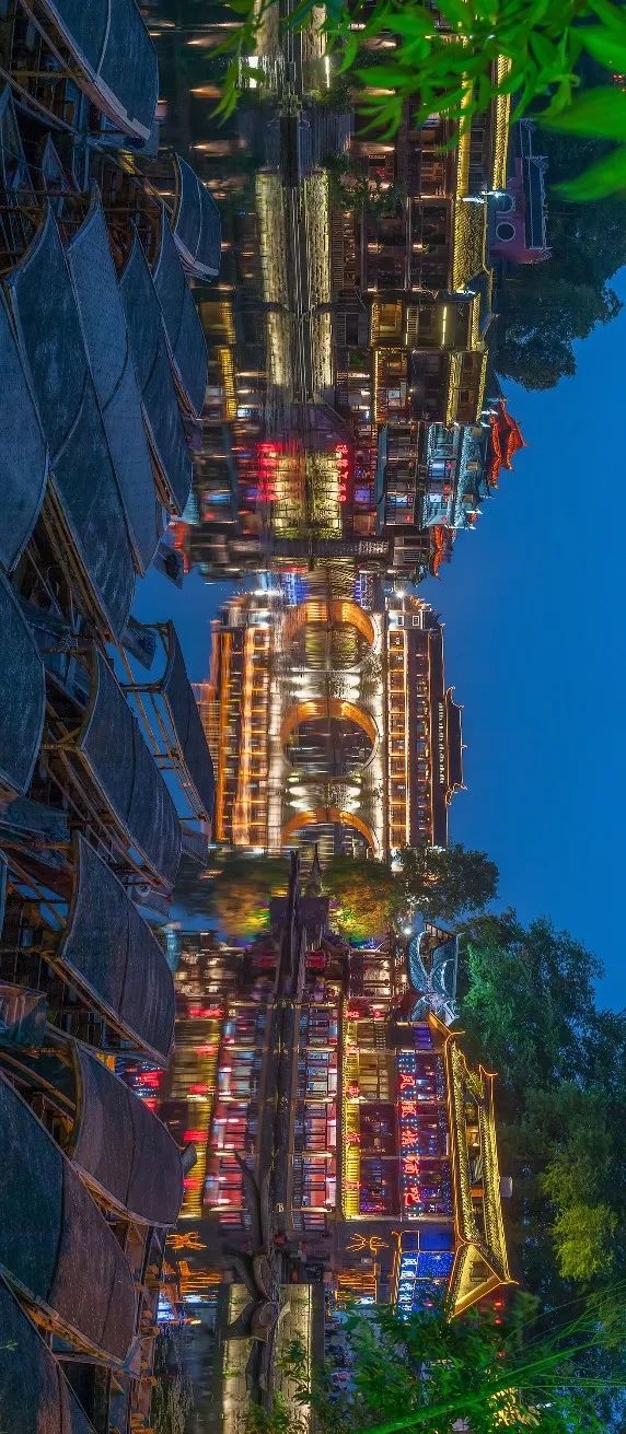 凤凰古城令人沉醉的夜景.