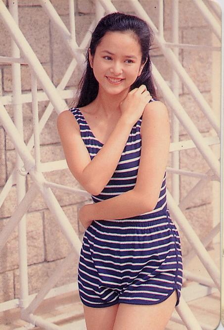 1995年,22岁的她叶蕴仪在一九九五年下嫁香港商人陈柏浩,嫁给了玩具业