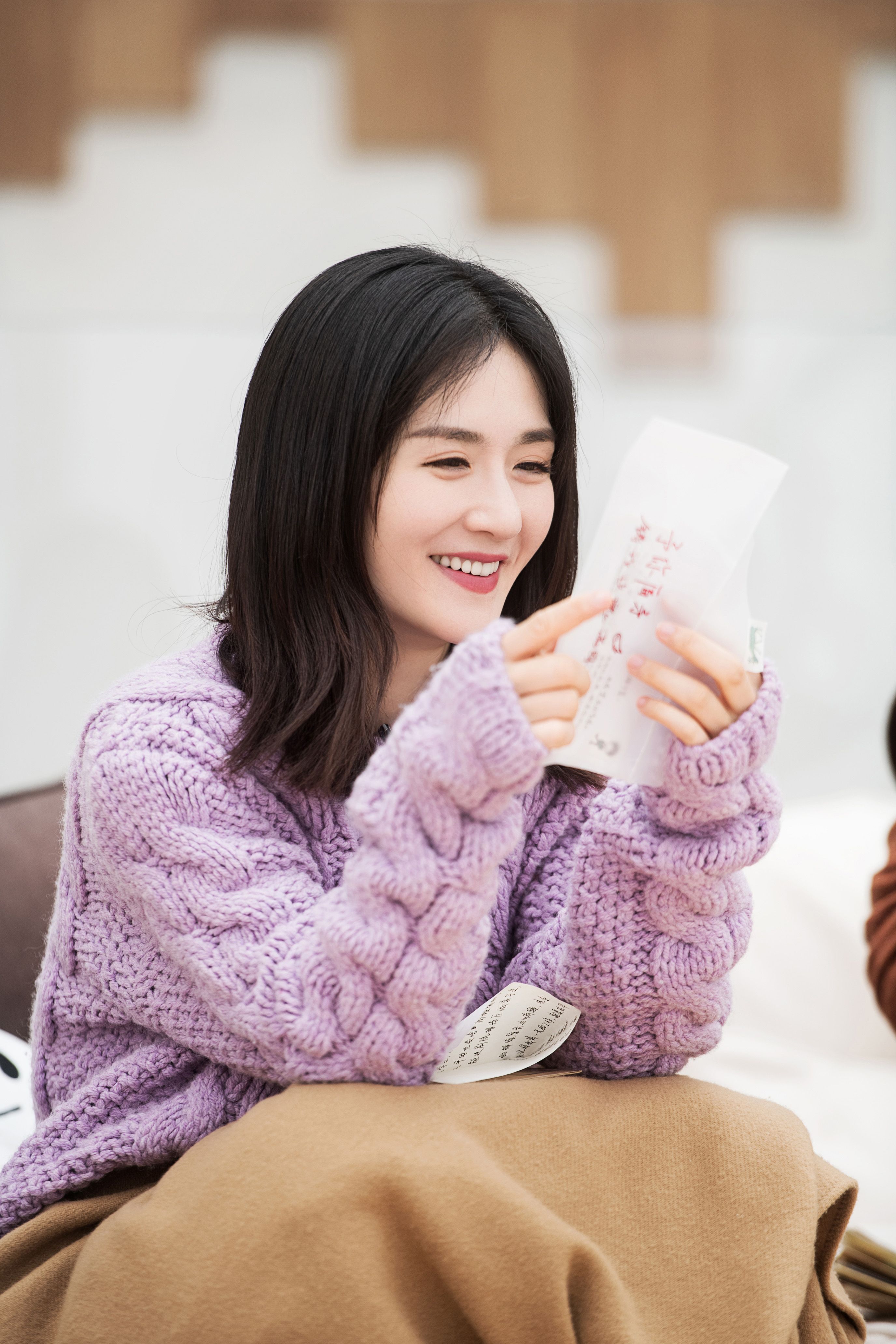 朋友请听好谢娜早春毛衣温婉甜美惬意喝茶聊天全程笑颜