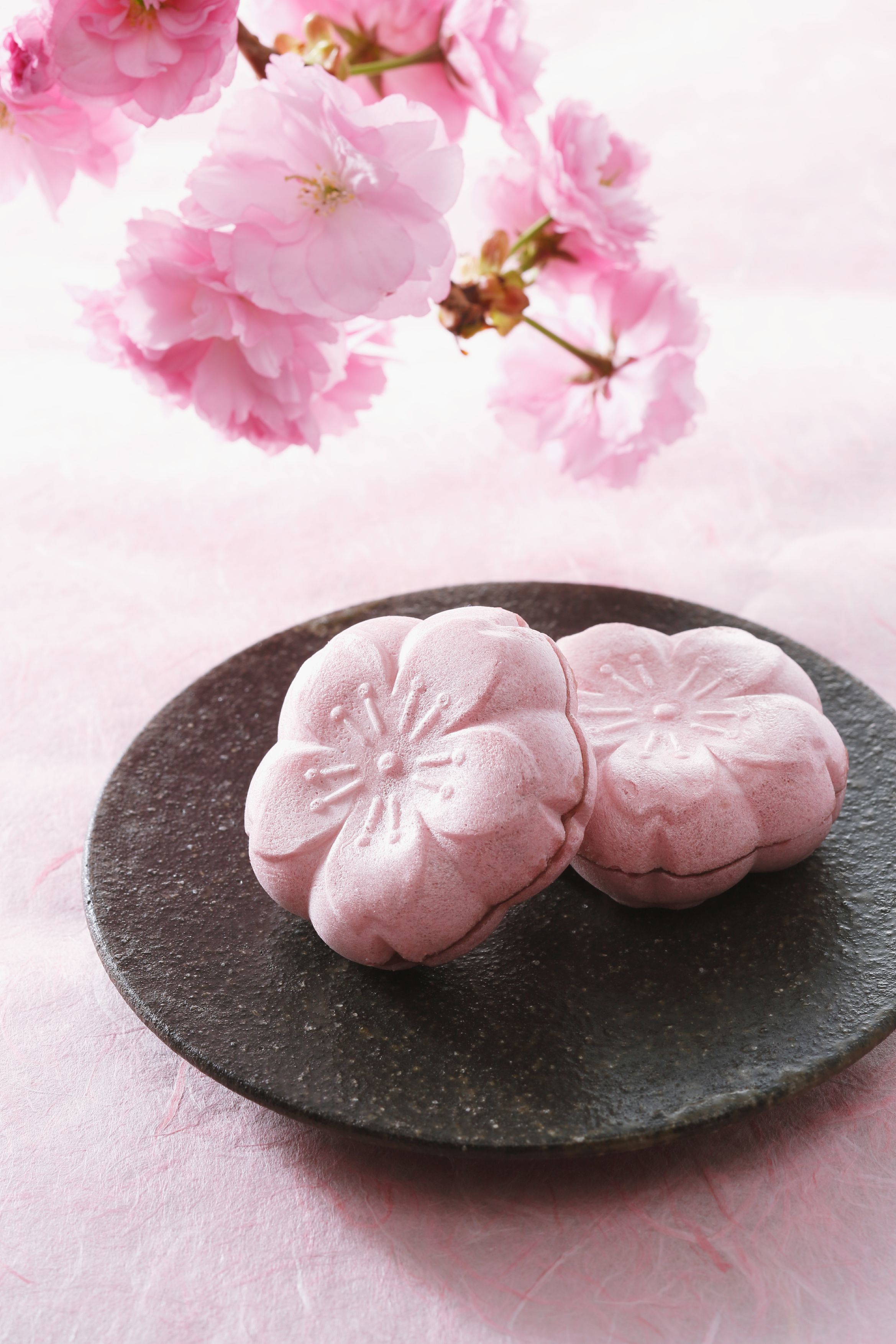 日本传统和菓子「樱饼」，外面包的叶子到底能不能吃？__凤凰网