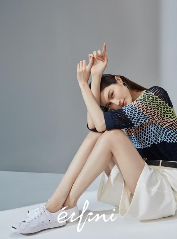 何穗的冷白皮让人分外眼红想让皮肤变透白去角质得做起来