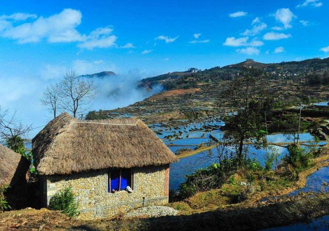 云南哈尼族特色民居建筑——蘑菇房