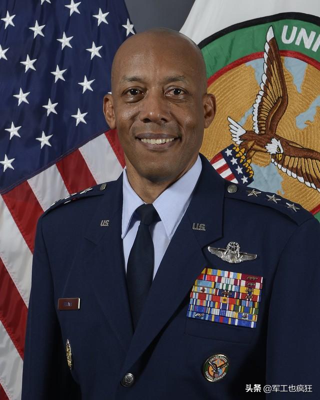 2015年6月-2016年7月:查尔斯·布朗中将担任美国空军中央司令部司令