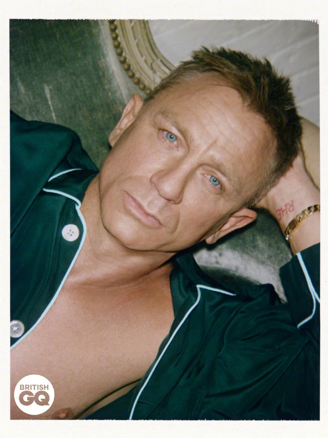 1/ 12 搜狐娱乐讯 丹尼尔·克雷格登上杂志,壮硕胸肌迷倒众人,快来