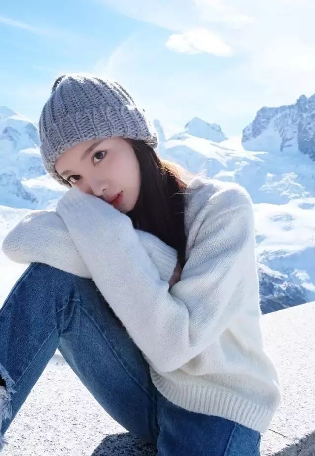 她是网红整形鼻祖,变美后家庭事业双丰收,老公神似陈伟霆!_施薇靓