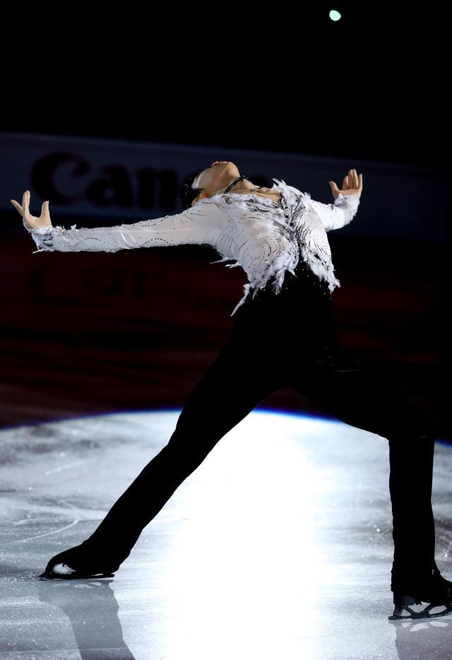 花样滑冰——大奖赛总决赛举行花样滑冰表演