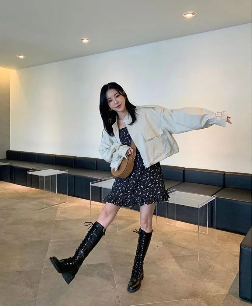 春季裙子怎么搭配春季连衣裙这样穿搭无敌遮肉又显瘦美翻