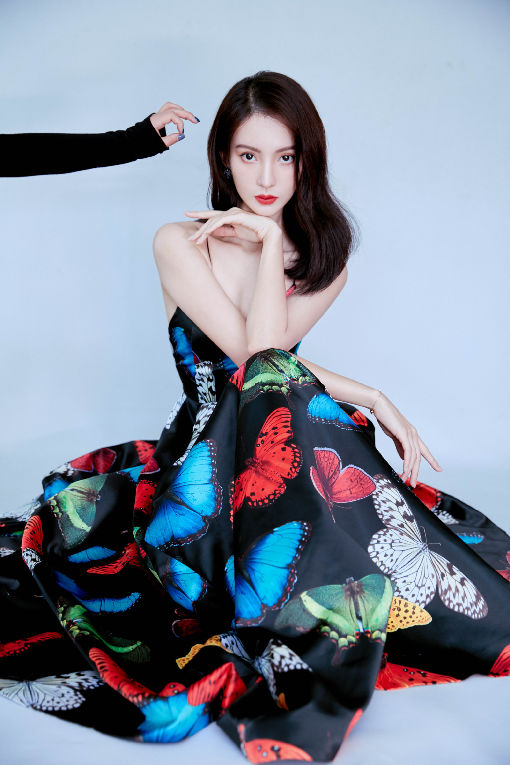 金晨穿出"蝴蝶裙",秀出锁骨显瘦10斤都不止,真该给它买份保险