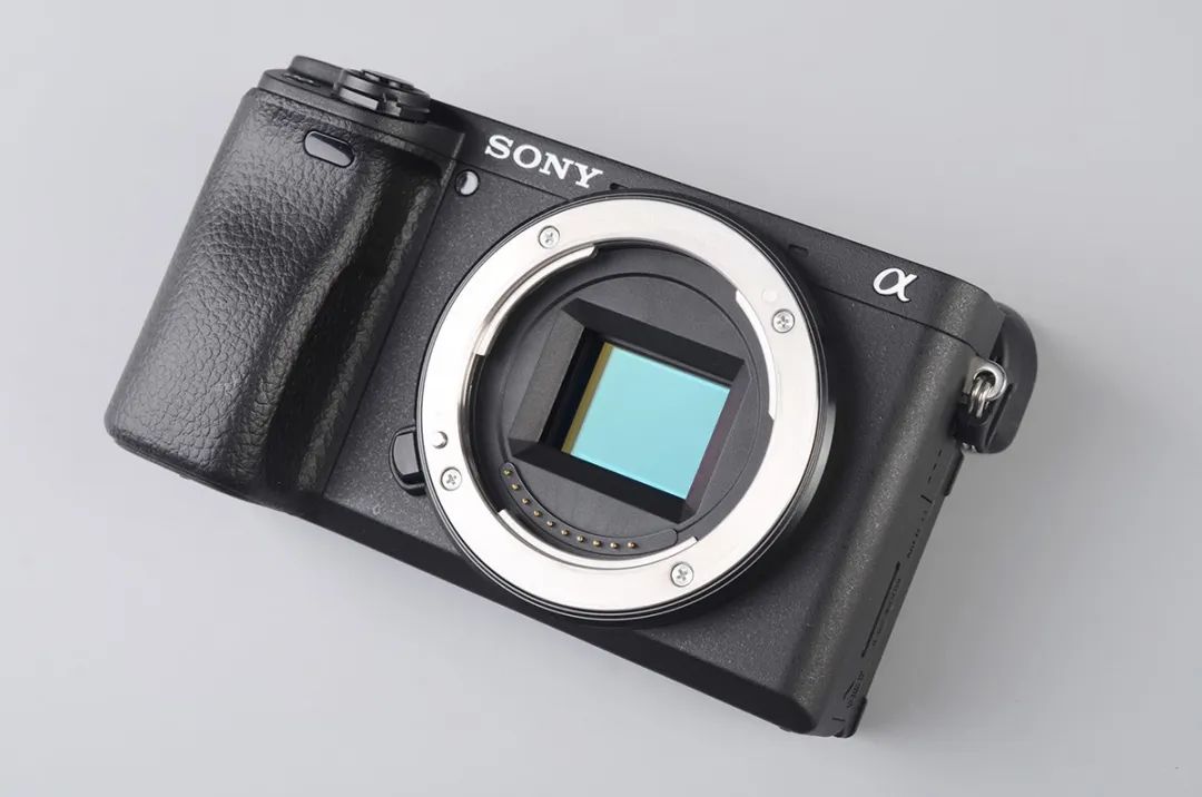 无忌测评   专业 强劲 小巧 索尼微单a6400测评