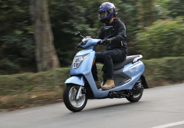 豪爵新年神秘任务豪爵萌boy与萌girl倾情出演