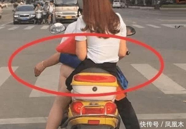 搞笑图片总感觉你坐上摩托车怪怪的这个手和腿是谁的啊