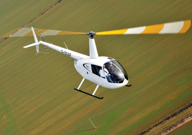 这款轻型直升机很适合做私人飞机外表漂亮安全性还很高