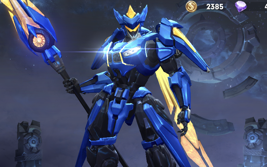 在造型上面纯蓝色的机甲,就连手里的这把长枪也是蓝色的枪头,而且这款