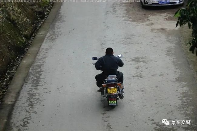 景东农村公路摩托车不戴头盔抓拍曝光!