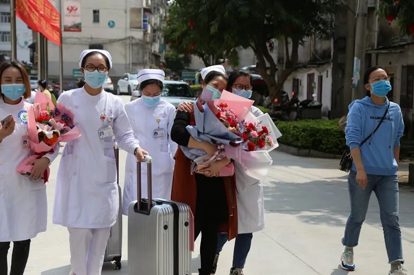 宜州逆行天使辛苦了河池市第一人民醫院29名馳援都安醫護隊員平安歸來