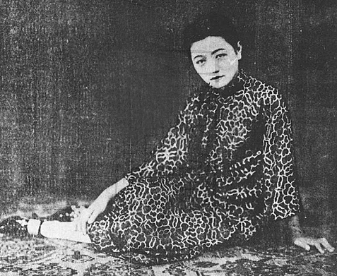 当然,唐季珊也知道,自己能有今天,离不开老婆家的资助,所以,他不敢和