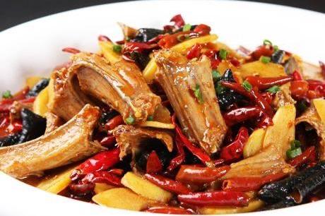 所属湘菜,其口感鲜美,营养全面,享誉全国,但它的最主要特点是姜汁味浓