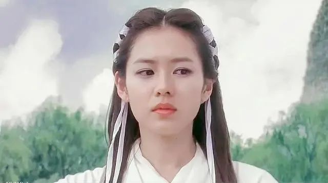 明星360孙艺珍学生时期的照片超漂亮而且很自然长得一点瑕疵都没有