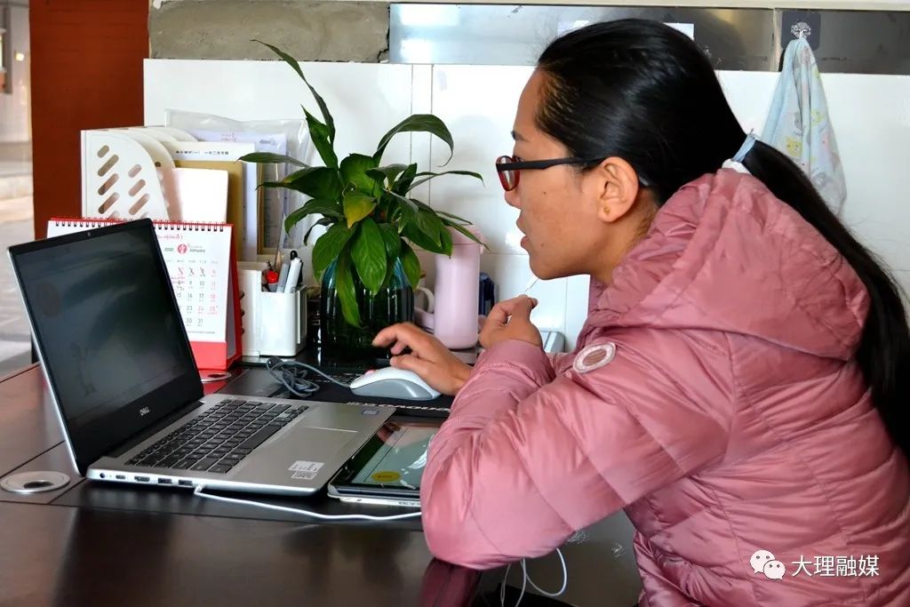 大理融媒疫情下延迟开学下关四中北校区的线上教学不一般