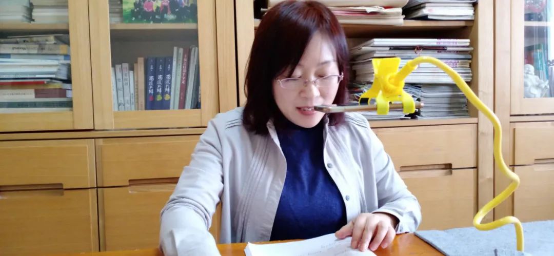 67杨海燕网课遭围观,家长学生都称赞!