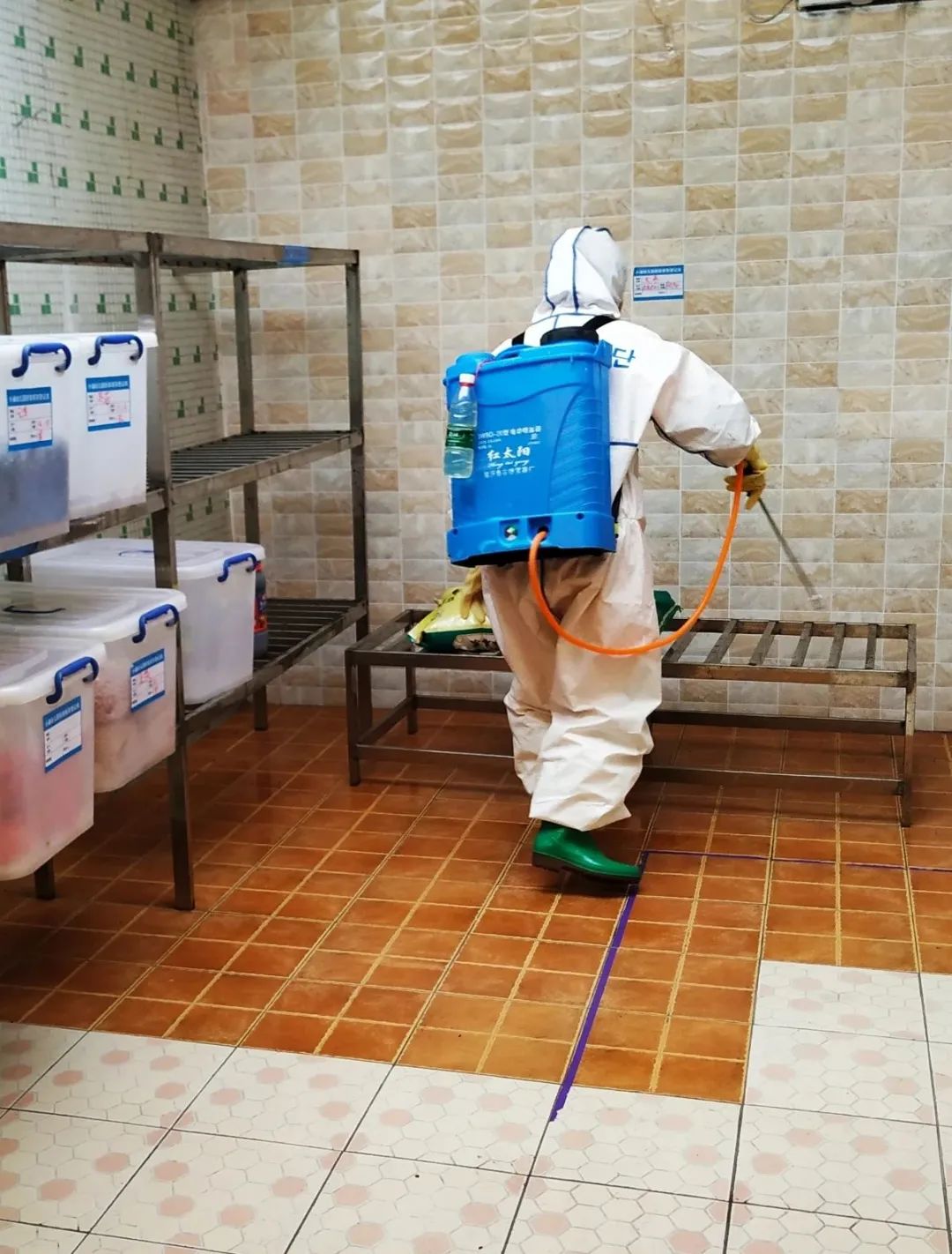 小涌幼儿园 | 全园环境消杀,筑牢健康防线——开展疫情防控消杀工作