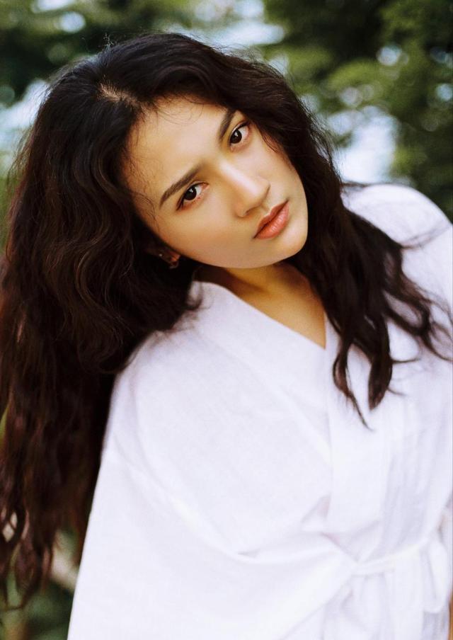 王传君不仅会挑电影,找女朋友的眼光也很好,女友又美又有辨识度_李沫