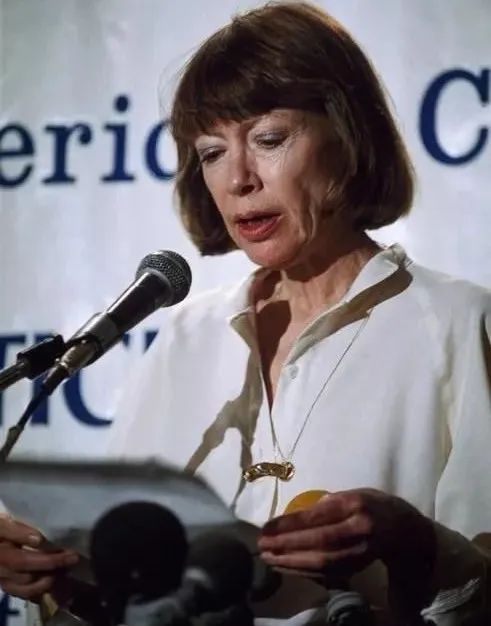 最会穿衣的女作家之琼61狄迪恩当古典风格遇上自然式怎样平衡这矛盾