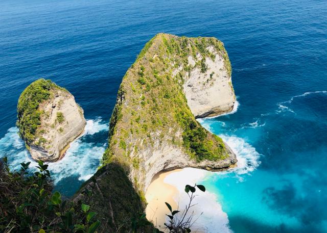 藏在巴厘岛附近的"恶魔岛",景色美如人间秘境,现成网红打卡地