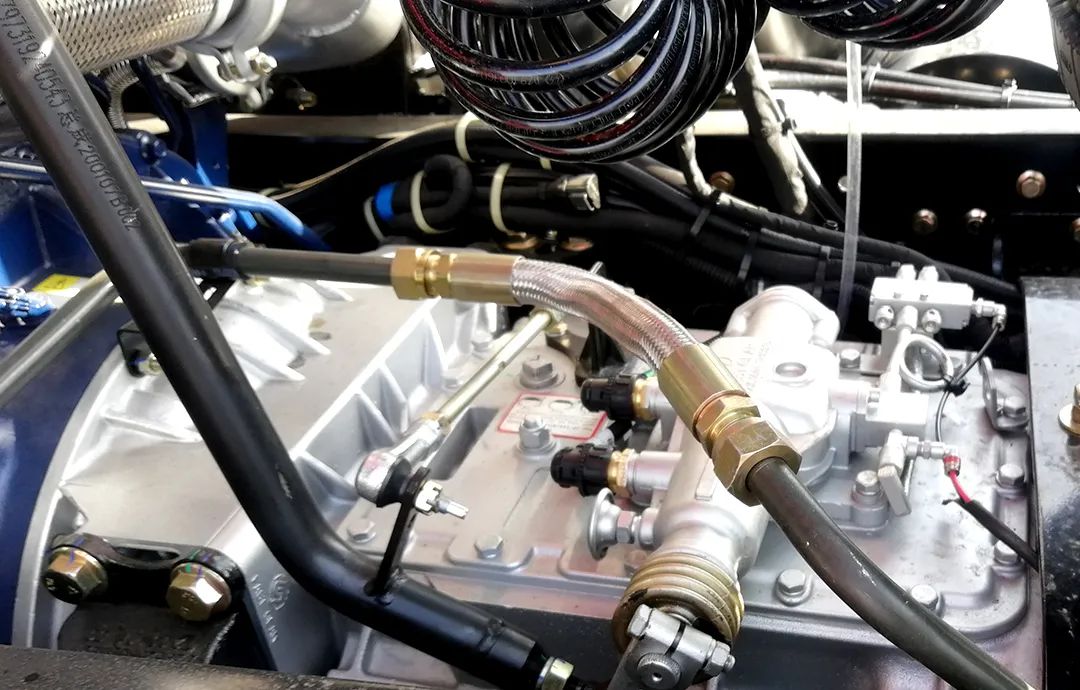 陕汽重卡丨德龙x3000标柜版重柜版港口牵引车港牵利器