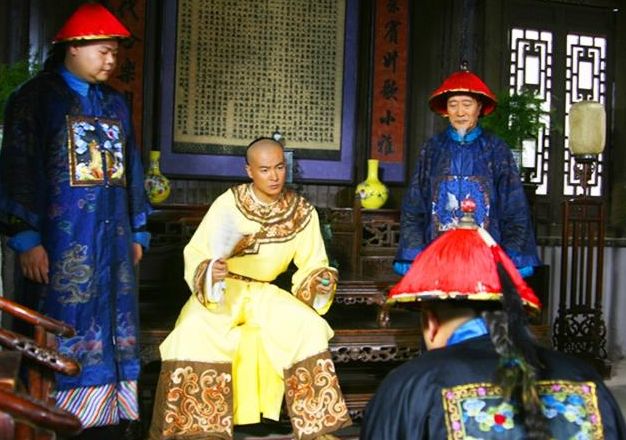 六品大臣受皇上召见却赶忙写好遗书归来后官居二品