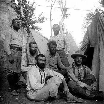 1902年的远征队,k2最初的探险家.图片来源/thoughtco.