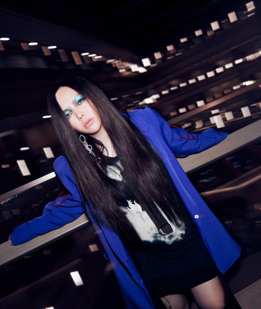 原创张惠妹又胖了一身黑色穿搭显瘦又能遮住肉这身材真够丰满