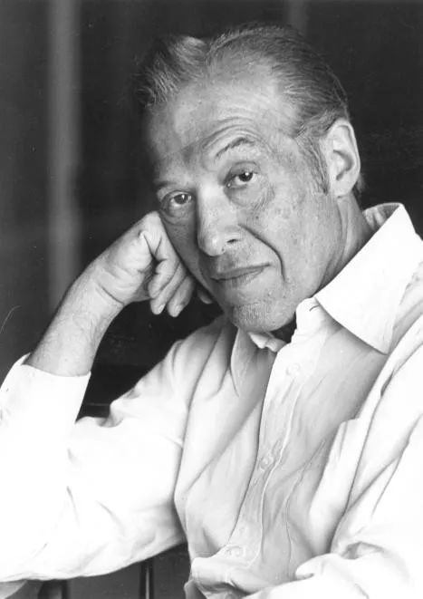 而出力挺他们,代表人物就是1965年诺贝尔物理学奖得主朱利安-施温格