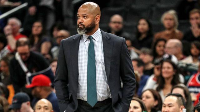 骑士临时主教练转正,5胜5负获认可,勇士再留一悍将_穆尔德
