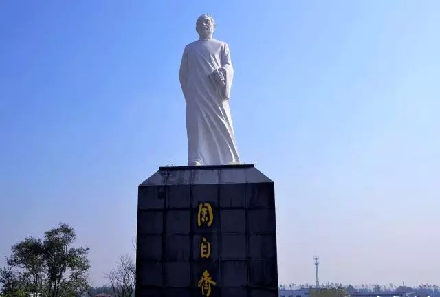 周自齐公园是成武第二大公园,由周自齐雕塑,清华牌坊,中心广场,和谐