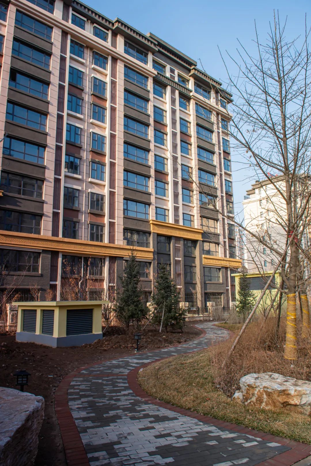 已完成家的品质感油然而生典雅而又庄重整个楼栋在光与影的交映下23