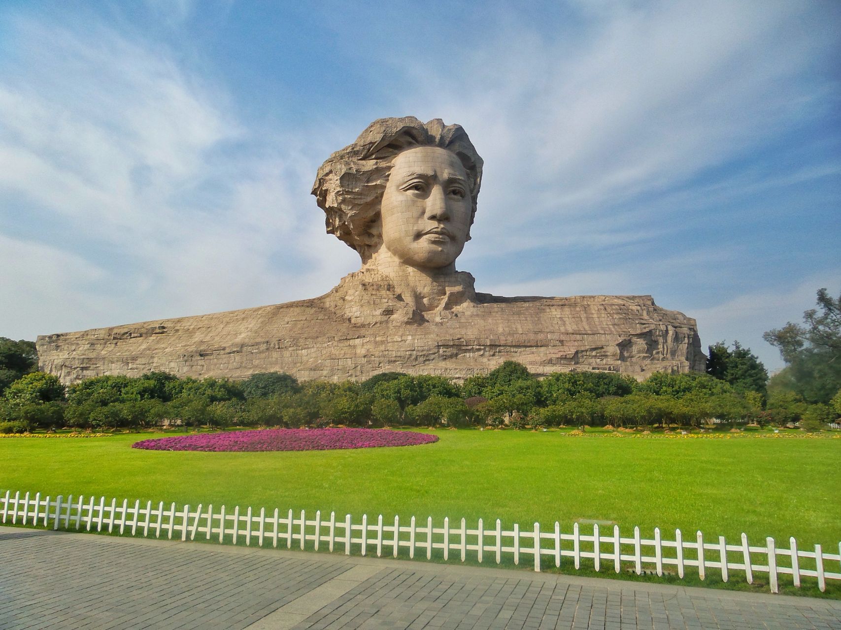 请点击输入图片描述来长沙的朋友建议住在五一广场附近;五一广场周边
